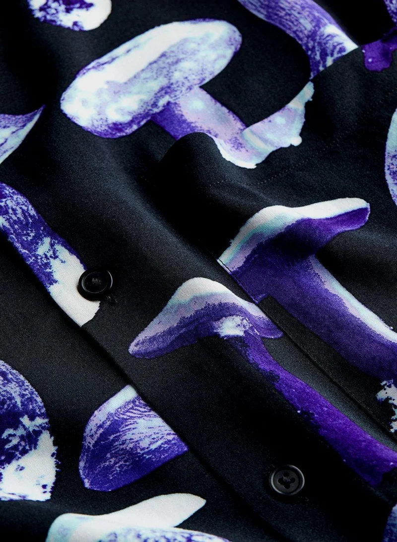 اتش اند ام قميص مطبع بقصة مريحة